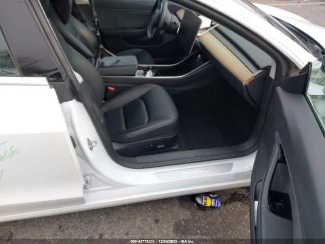 2018 TESLA MODEL 3 5YJ3E1EAXJF153056 Photo 4