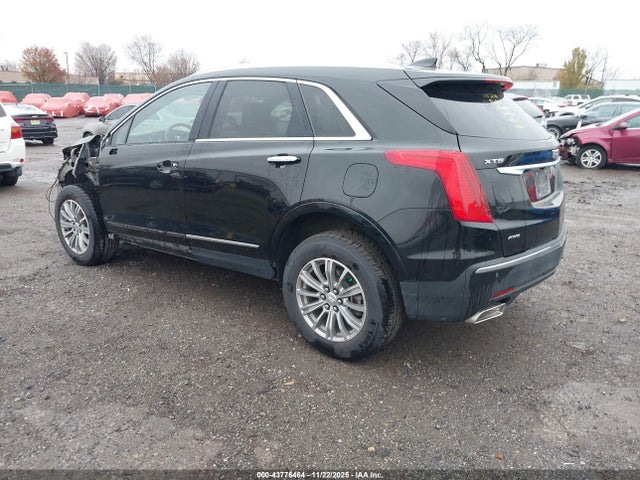 2018 CADILLAC XT5 1GYKNDRS1JZ170154 Photo 2
