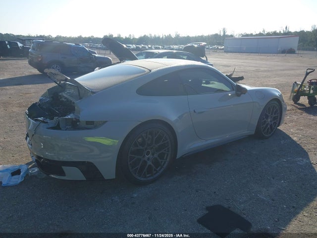 2024 PORSCHE 911 WP0AA2A95RS210069 Photo 3