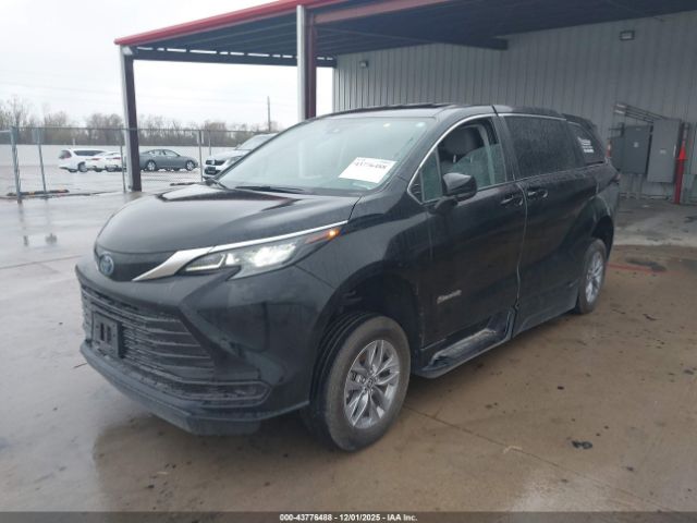 2024 TOYOTA SIENNA 5TDKRKEC0RS200383 Photo 1
