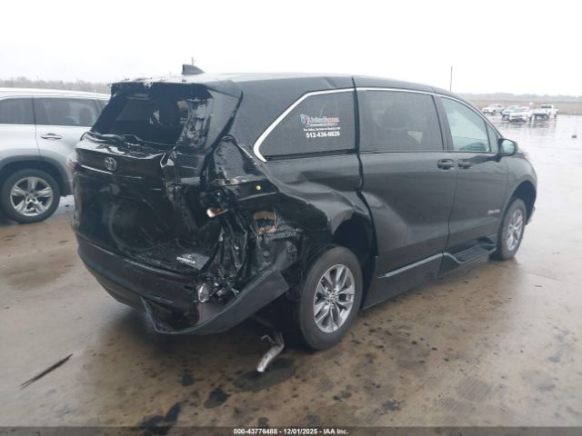 2024 TOYOTA SIENNA 5TDKRKEC0RS200383 Photo 3