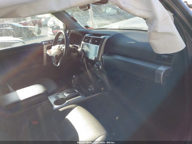 2020 TOYOTA 4RUNNER JTEBU5JRXL5786576 Photo 4