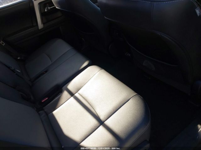 2020 TOYOTA 4RUNNER JTEBU5JRXL5786576 Photo 7