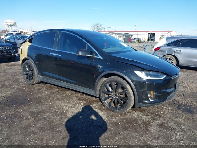 2018 TESLA MODEL X 5YJXCBE24JF114887 Photo 0