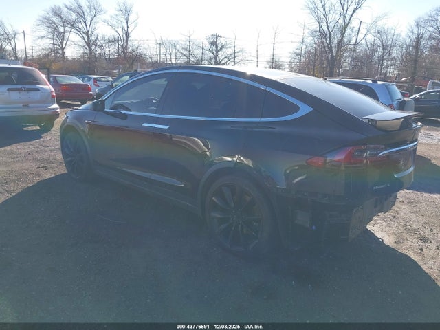 2018 TESLA MODEL X 5YJXCBE24JF114887 Photo 2