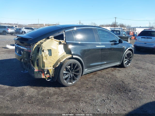 2018 TESLA MODEL X 5YJXCBE24JF114887 Photo 3