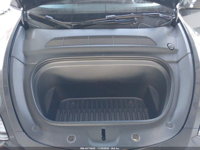 2024 TESLA MODEL Y 7SAYGDEF6RF039213 Photo 9