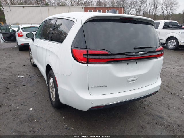 2025 CHRYSLER PACIFICA 2C4RC1BG7SR527962 Photo 2