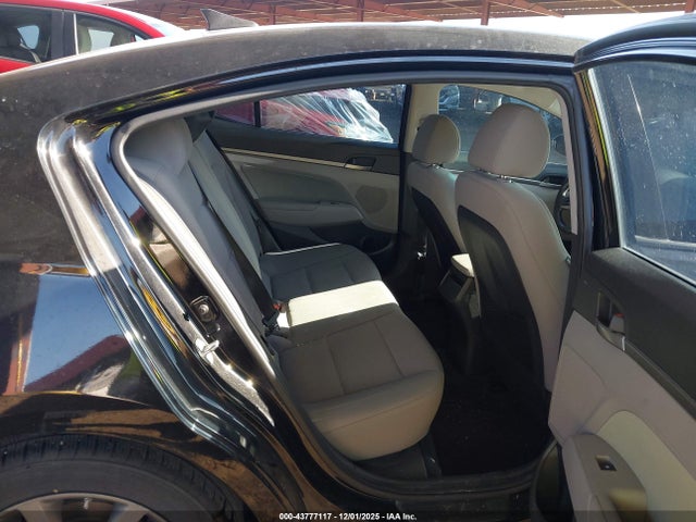 Hyundai Elantra Value Edition 2018 5NPD84LF0JH339640 Image 8