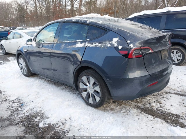 2023 TESLA MODEL Y 7SAYGDEE0PF907758 Photo 2