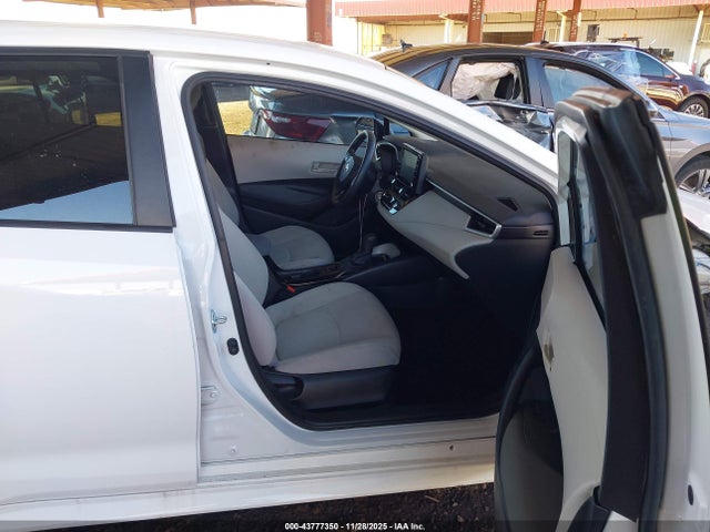 5YFEPMAE6NP297629 Toyota COROLLA LE