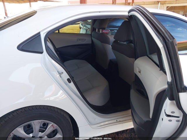 5YFEPMAE6NP297629 Toyota COROLLA LE