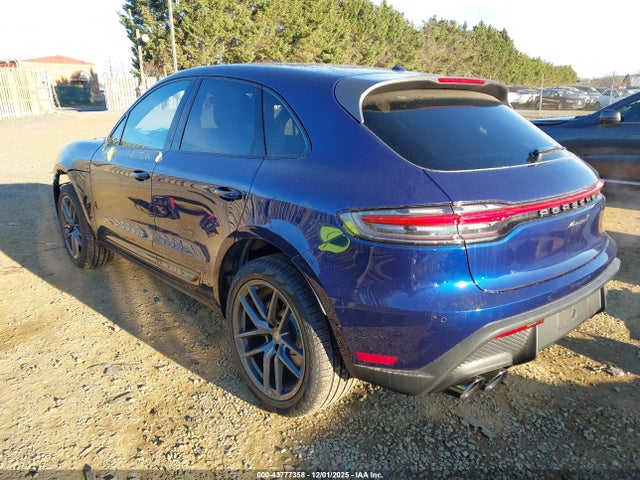 2025 PORSCHE MACAN WP1AA2A59SLB13968 Photo 2