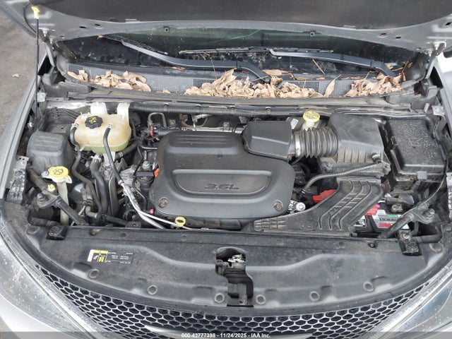43777398 :رقم المزاد ، 2C4RC1DG0MR542125 vin ، 2021 Chrysler Voyager Lxi مزاد بيع