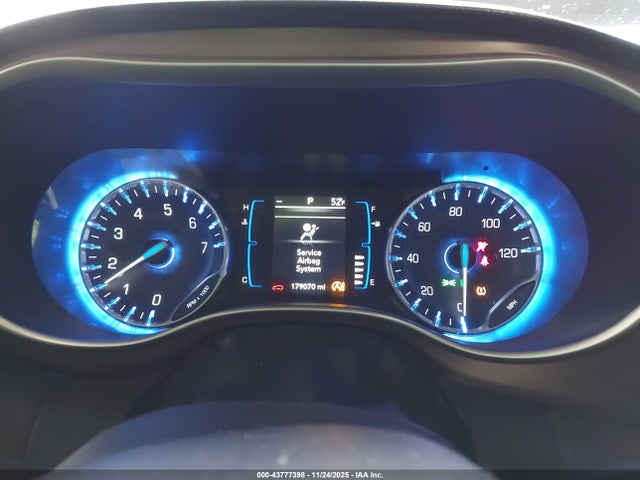 43777398 :رقم المزاد ، 2C4RC1DG0MR542125 vin ، 2021 Chrysler Voyager Lxi مزاد بيع