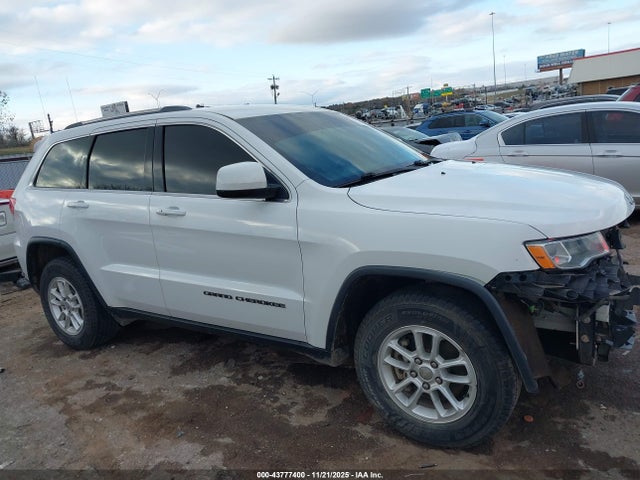 43777400 :رقم المزاد ، 1C4RJEAG6JC323031 vin ، 2018 Jeep Grand Cherokee Laredo E 4x2 مزاد بيع