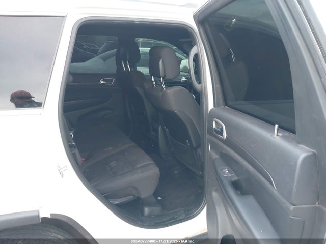 43777400 :رقم المزاد ، 1C4RJEAG6JC323031 vin ، 2018 Jeep Grand Cherokee Laredo E 4x2 مزاد بيع