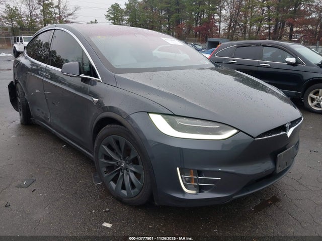 2018 TESLA MODEL X 5YJXCBE2XJF115607 Photo 0