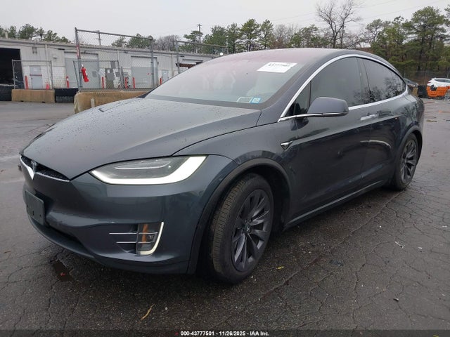 2018 TESLA MODEL X 5YJXCBE2XJF115607 Photo 1