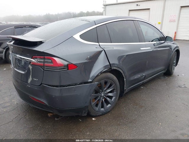 2018 TESLA MODEL X 5YJXCBE2XJF115607 Photo 3