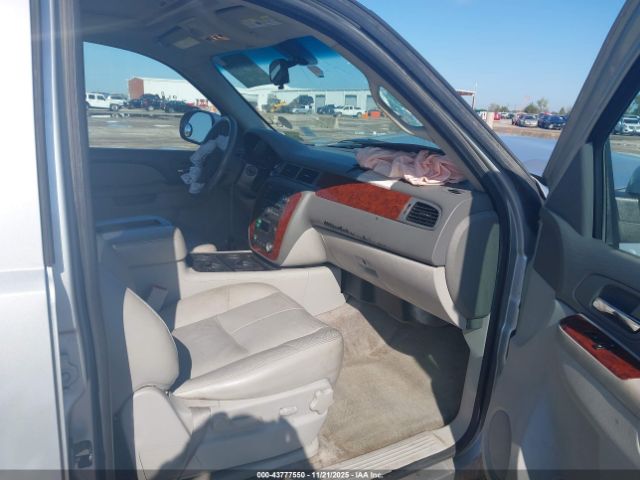 2011 CHEVROLET TAHOE 1GNSKBE02BR335628 Photo 4