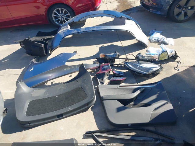 43777603 :رقم المزاد ، 7SAYGDEEXRA320838 vin ، 2024 Tesla Model Y Long Range Dual Motor All-wheel Drive مزاد بيع