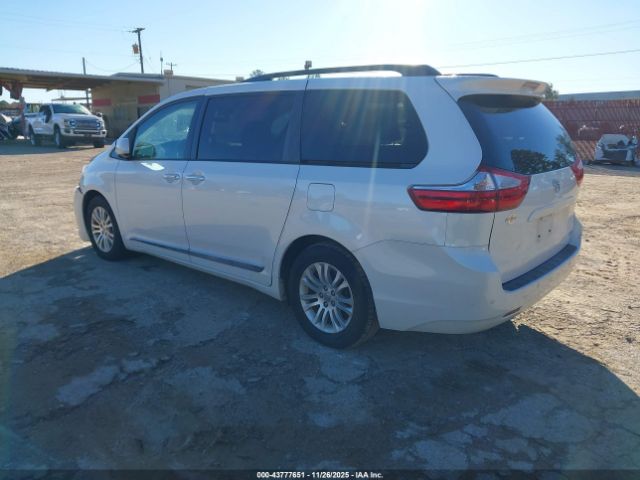 2015 TOYOTA SIENNA 5TDYK3DC3FS688956 Photo 2