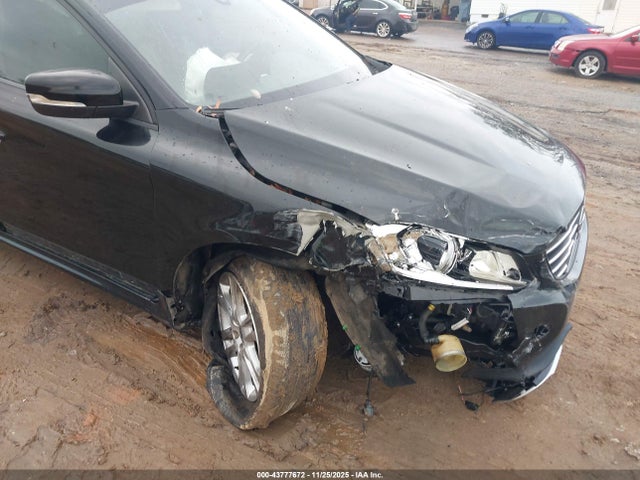 2015 VOLVO XC60 YV440MDJ1F2679878 Photo 5