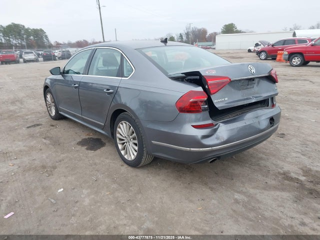 2017 VOLKSWAGEN PASSAT 1VWBT7A39HC028601 Photo 2