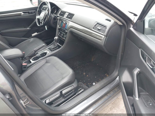 2017 VOLKSWAGEN PASSAT 1VWBT7A39HC028601 Photo 4