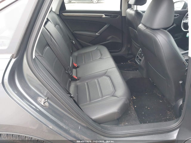 2017 VOLKSWAGEN PASSAT 1VWBT7A39HC028601 Photo 7