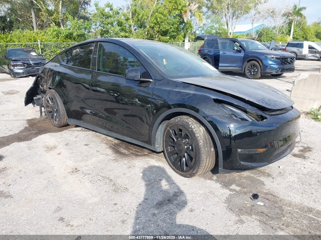 2023 TESLA MODEL Y 7SAYGDEE5PF881514 Photo 0