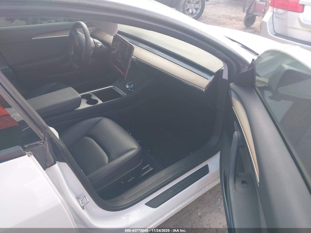 2023 TESLA MODEL 3 5YJ3E1EA0PF569643 Photo 4