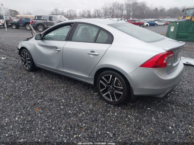 2017 VOLVO S60 YV126MFL6H2424115 Photo 2