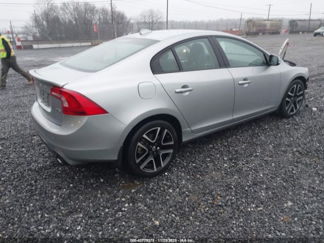 2017 VOLVO S60 YV126MFL6H2424115 Photo 3