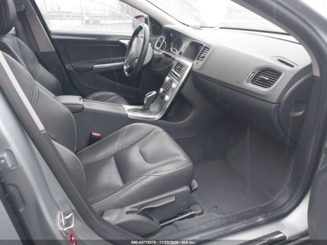 2017 VOLVO S60 YV126MFL6H2424115 Photo 4