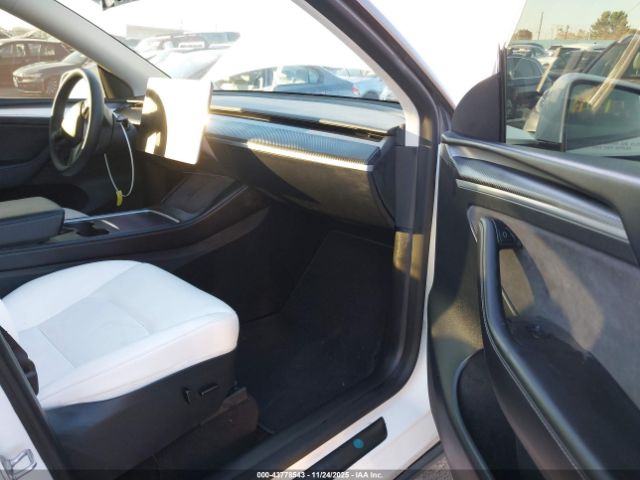 2023 TESLA MODEL Y 7SAYGDEF4PF738918 Photo 4