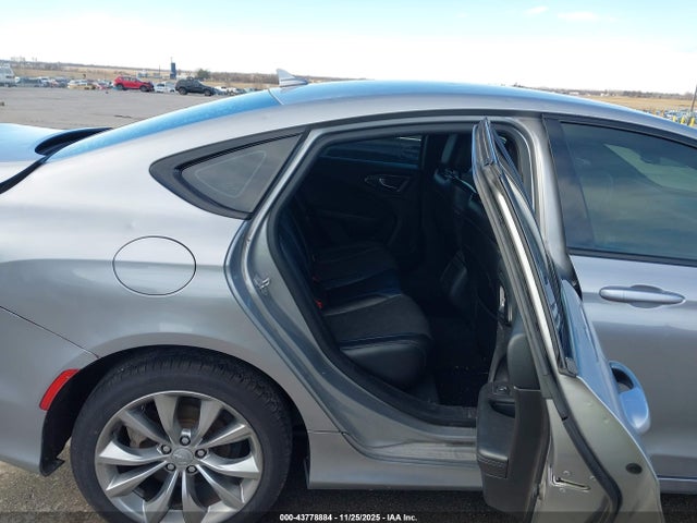 Chrysler 200 S 2015 1C3CCCBBXFN702850 Image 24