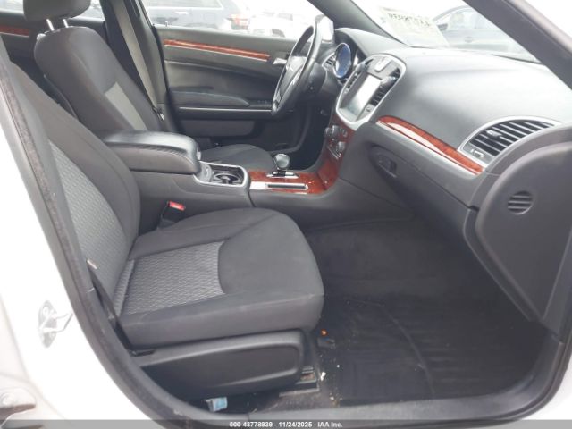 2014 CHRYSLER 300 2C3CCAAG0EH330072 Photo 4