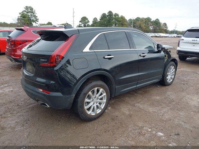 2021 CADILLAC XT4 1GYAZAR44MF063590 Photo 3