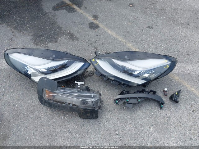 Tesla Model Y 2022 7SAYGDEE8NF386043 Image 11