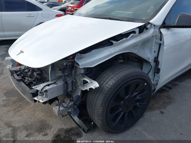 Tesla Model Y 2022 7SAYGDEE8NF386043 Image 19