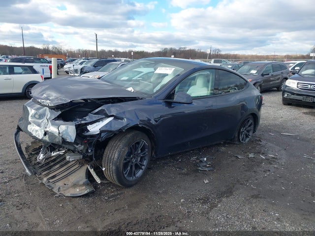 2025 TESLA MODEL Y 7SAYGDED0SF267681 Photo 1