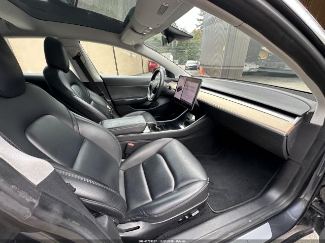 2018 TESLA MODEL 3 5YJ3E1EB1JF119421 Photo 4