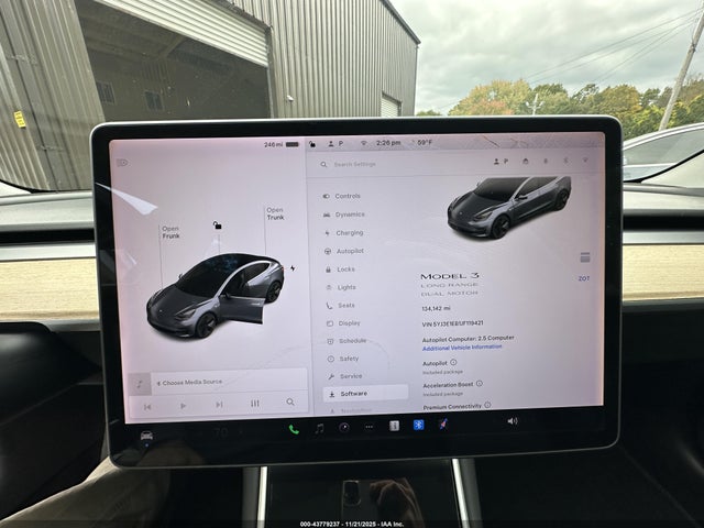 43779237 :رقم المزاد ، 5YJ3E1EB1JF119421 vin ، 2018 Tesla Model 3 Long Range/performance مزاد بيع
