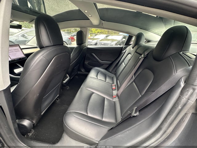 43779237 :رقم المزاد ، 5YJ3E1EB1JF119421 vin ، 2018 Tesla Model 3 Long Range/performance مزاد بيع