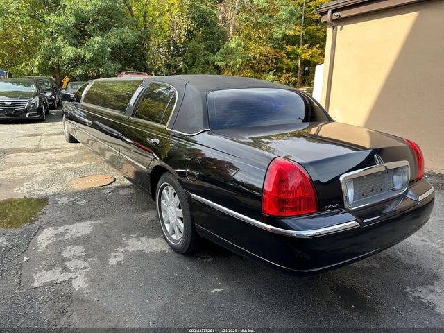 Aukcja sprzedaży 2005 Lincoln Town Car Executive, vin: 1L1FM88W85Y654529, numer aukcji: 43779261