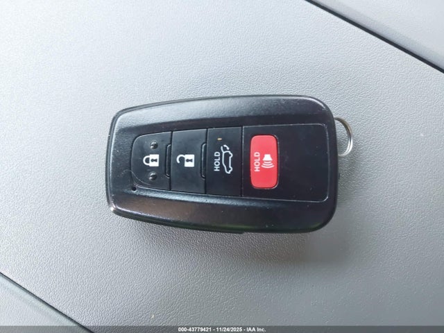 Продаж на аукціоні авто 2021 Toyota Highlander Xle, vin: 5TDHZRAH5MS532462, номер лоту: 43779421