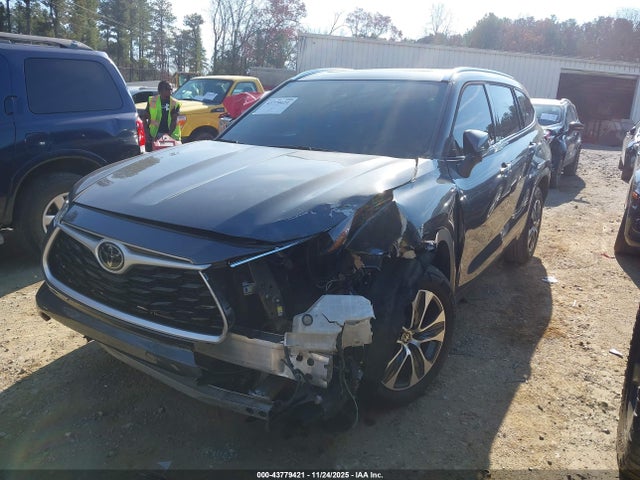 Продаж на аукціоні авто 2021 Toyota Highlander Xle, vin: 5TDHZRAH5MS532462, номер лоту: 43779421