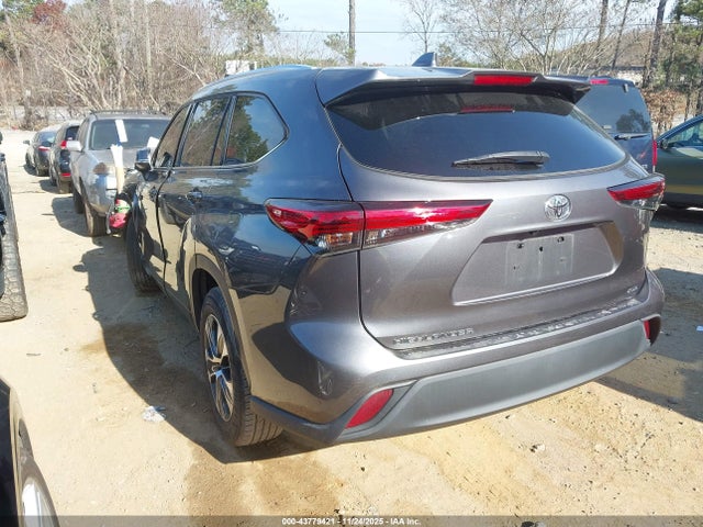 Продаж на аукціоні авто 2021 Toyota Highlander Xle, vin: 5TDHZRAH5MS532462, номер лоту: 43779421
